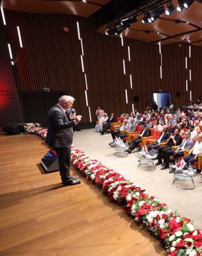Dr Ozkaya on Stage v2